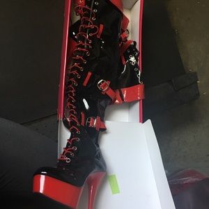 Fun red bottom heels 👠